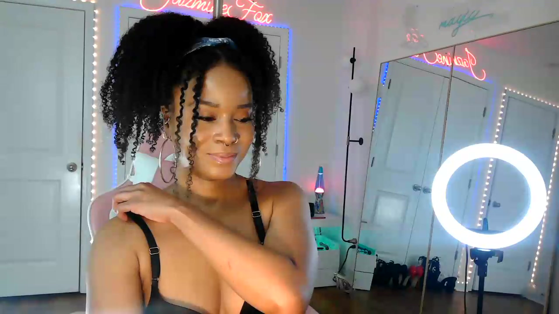 Gallery image thumbnail from Jazminefox's myfreecams stream on, 08/31/2026, 19:18 image 5 of 20