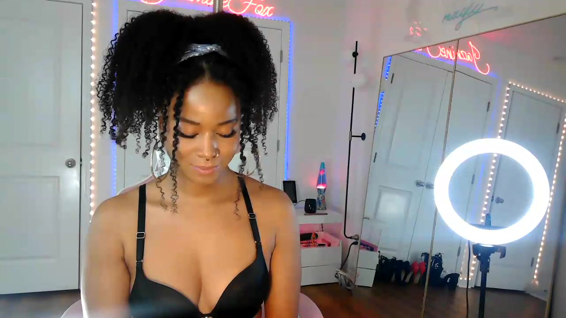Gallery image thumbnail from Jazminefox's myfreecams stream on, 08/31/2026, 19:18 image 14 of 20
