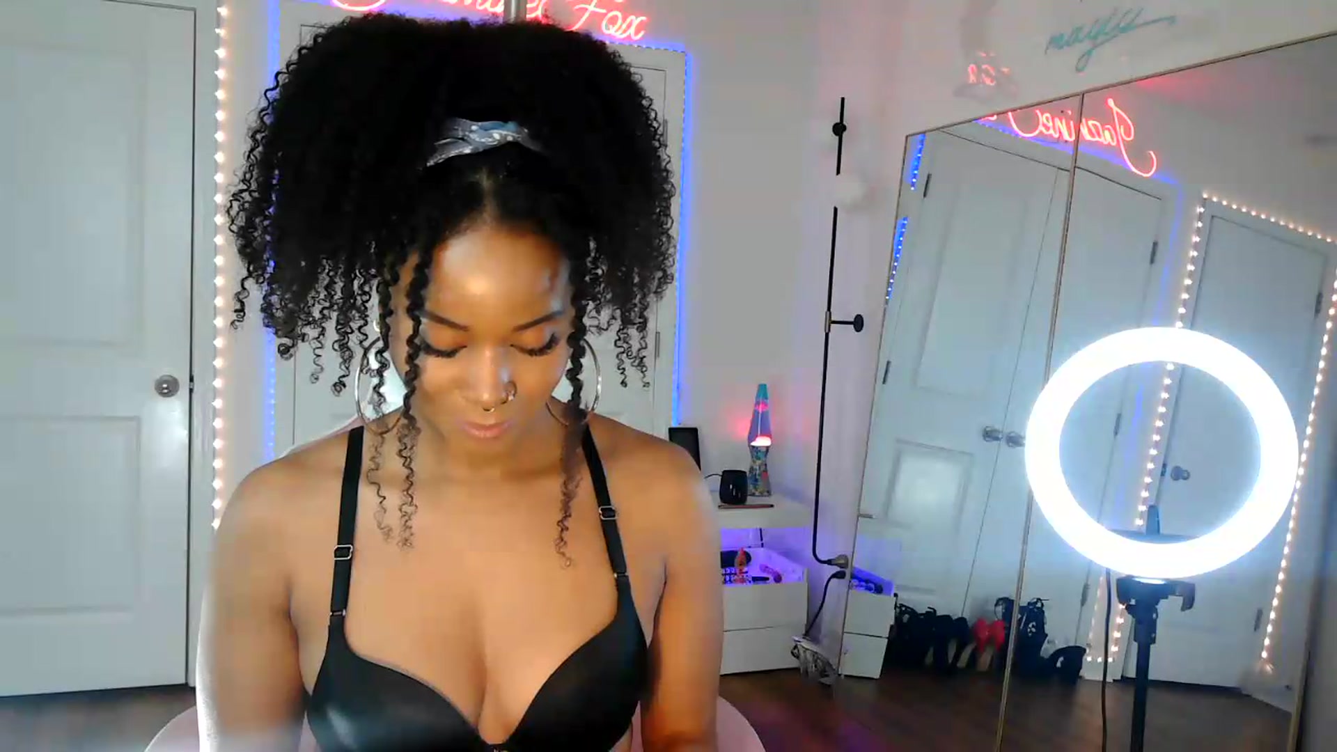 Gallery image thumbnail from Jazminefox's myfreecams stream on, 08/31/2026, 19:18 image 16 of 20
