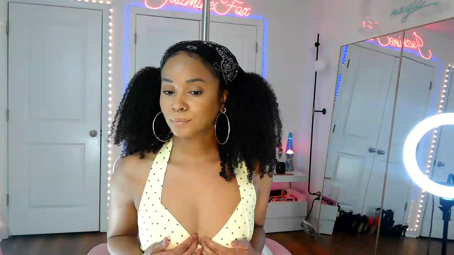Gallery image thumbnail from Jazminefox's myfreecams stream on, 09/08/2026, 17:19 image 9 of 20