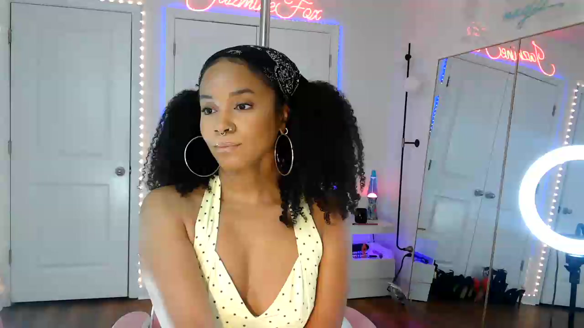 Gallery image thumbnail from Jazminefox's myfreecams stream on, 09/08/2026, 17:19 image 5 of 20