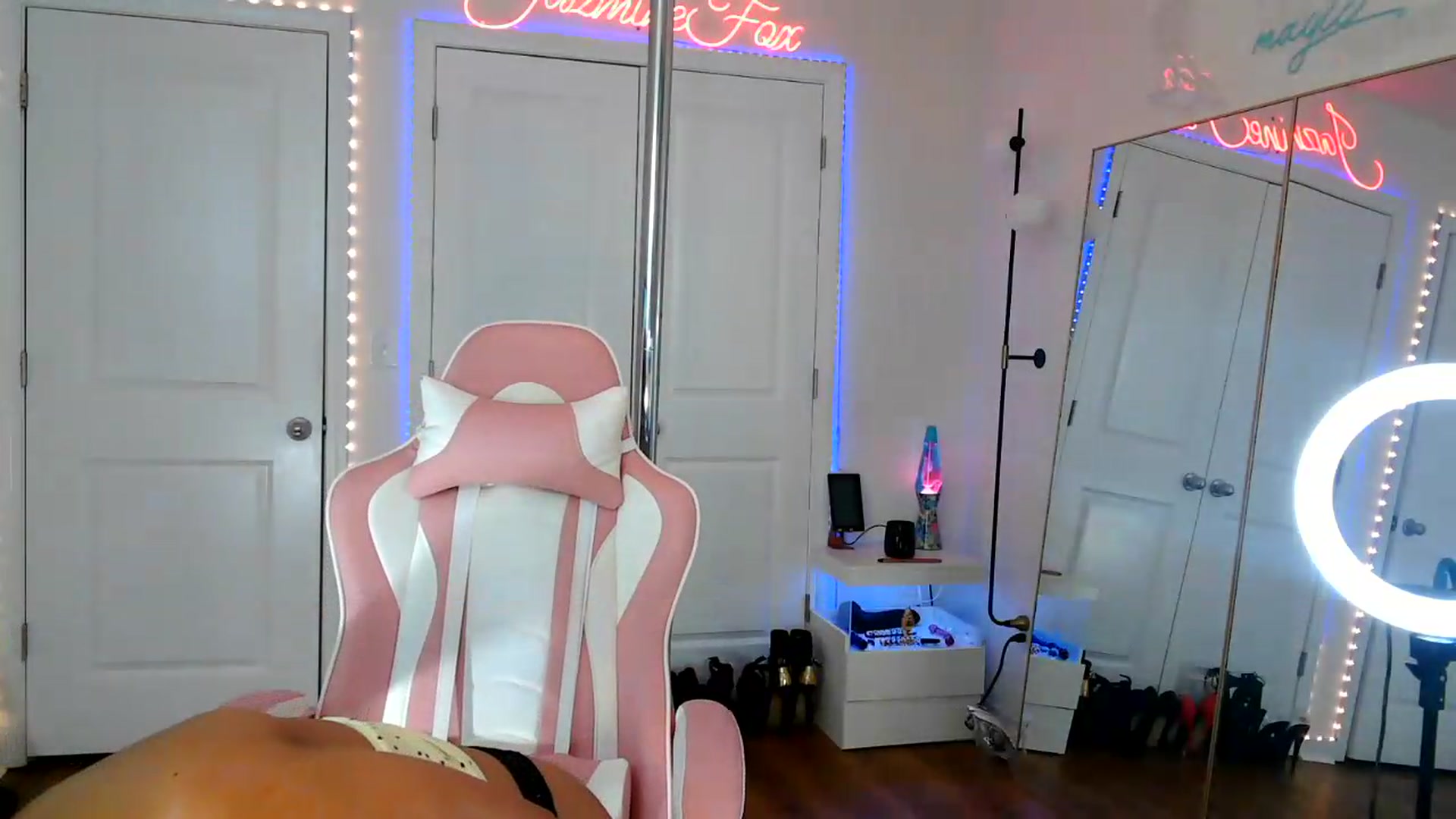 Gallery image thumbnail from Jazminefox's myfreecams stream on, 09/08/2026, 17:19 image 12 of 20