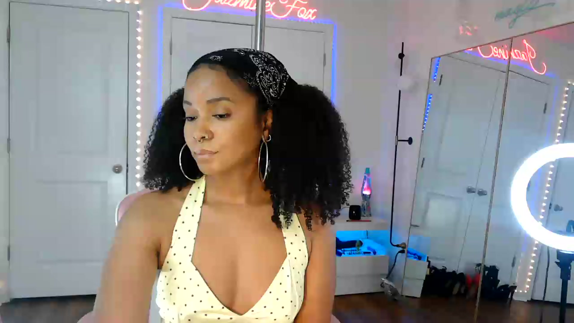 Gallery image thumbnail from Jazminefox's myfreecams stream on, 09/08/2026, 17:19 image 15 of 20
