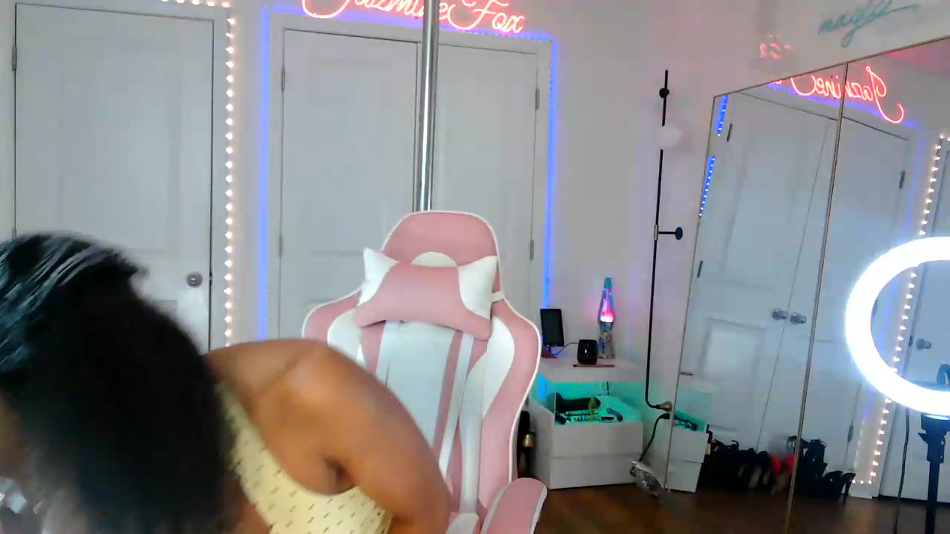 Gallery image thumbnail from Jazminefox's myfreecams stream on, 09/08/2026, 17:19 image 16 of 20