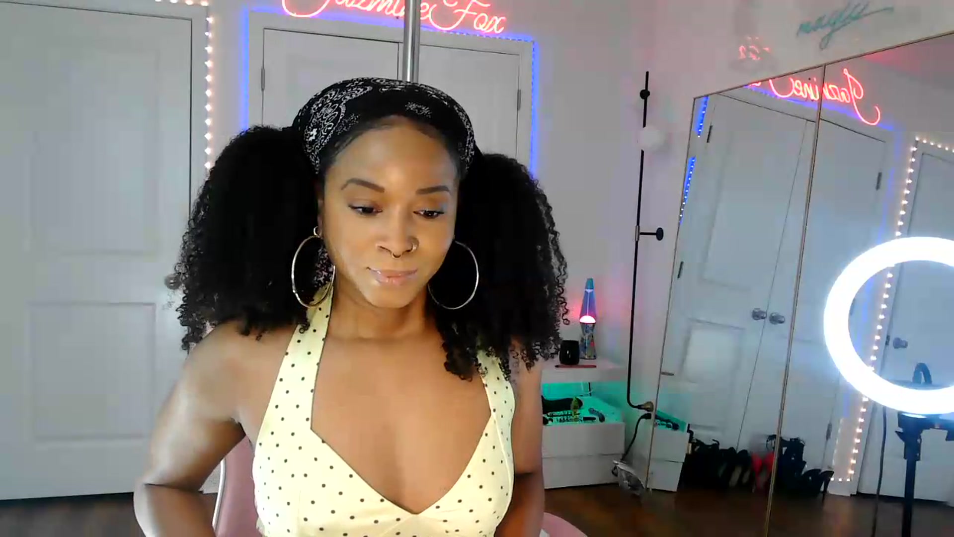 Gallery image thumbnail from Jazminefox's myfreecams stream on, 09/08/2026, 17:19 image 4 of 20