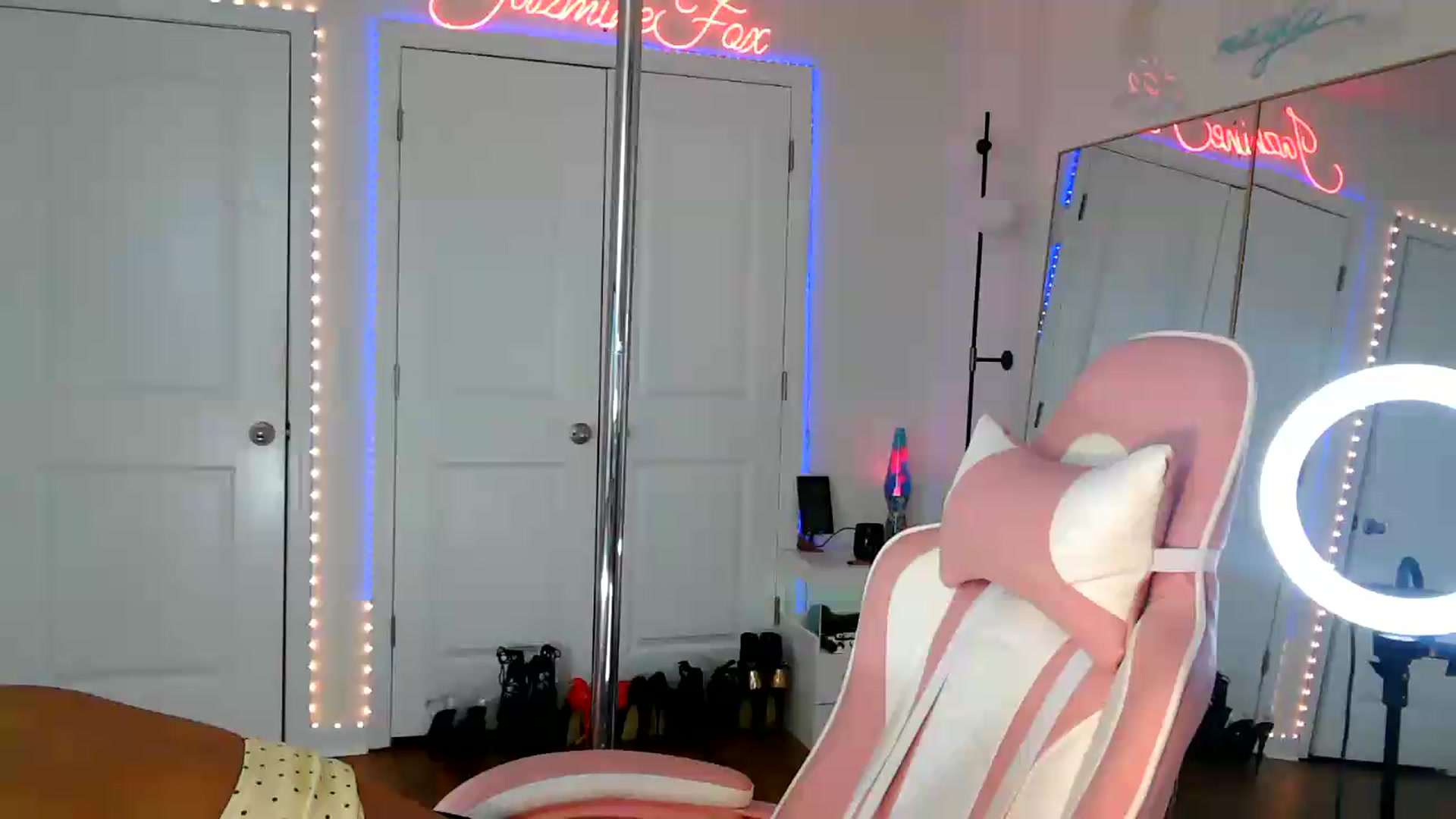 Gallery image thumbnail from Jazminefox's myfreecams stream on, 09/08/2026, 19:26 image 1 of 20