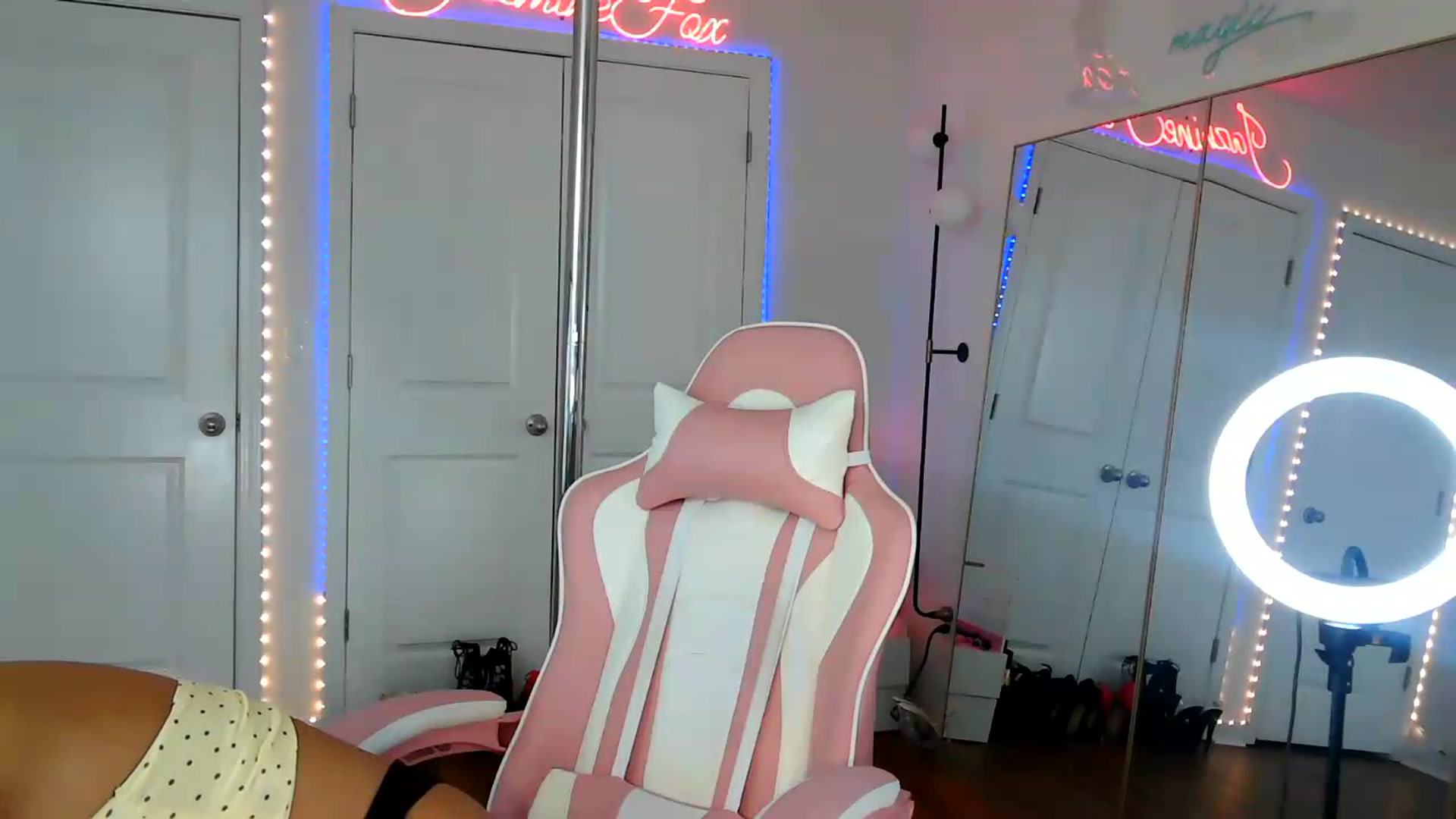 Gallery image thumbnail from Jazminefox's myfreecams stream on, 09/08/2026, 19:26 image 20 of 20