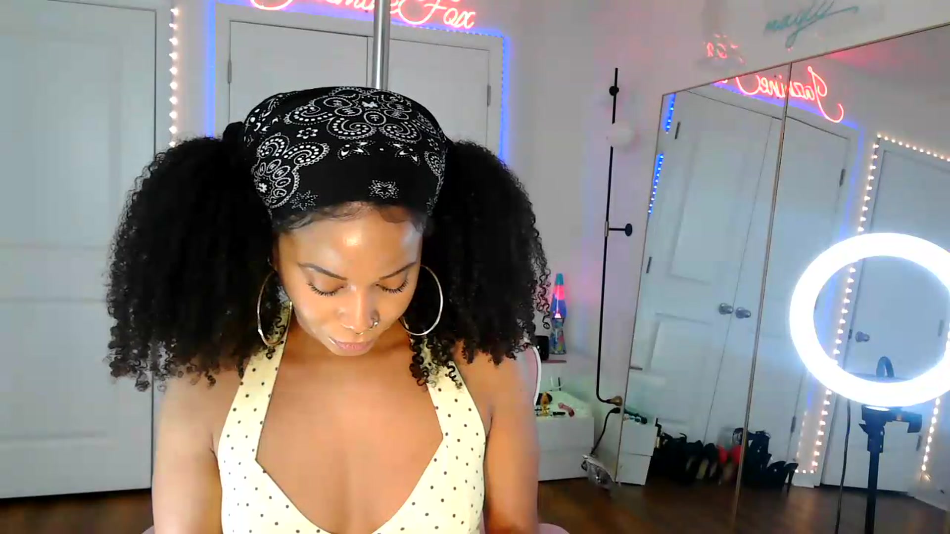 Gallery image thumbnail from Jazminefox's myfreecams stream on, 09/08/2026, 19:26 image 16 of 20