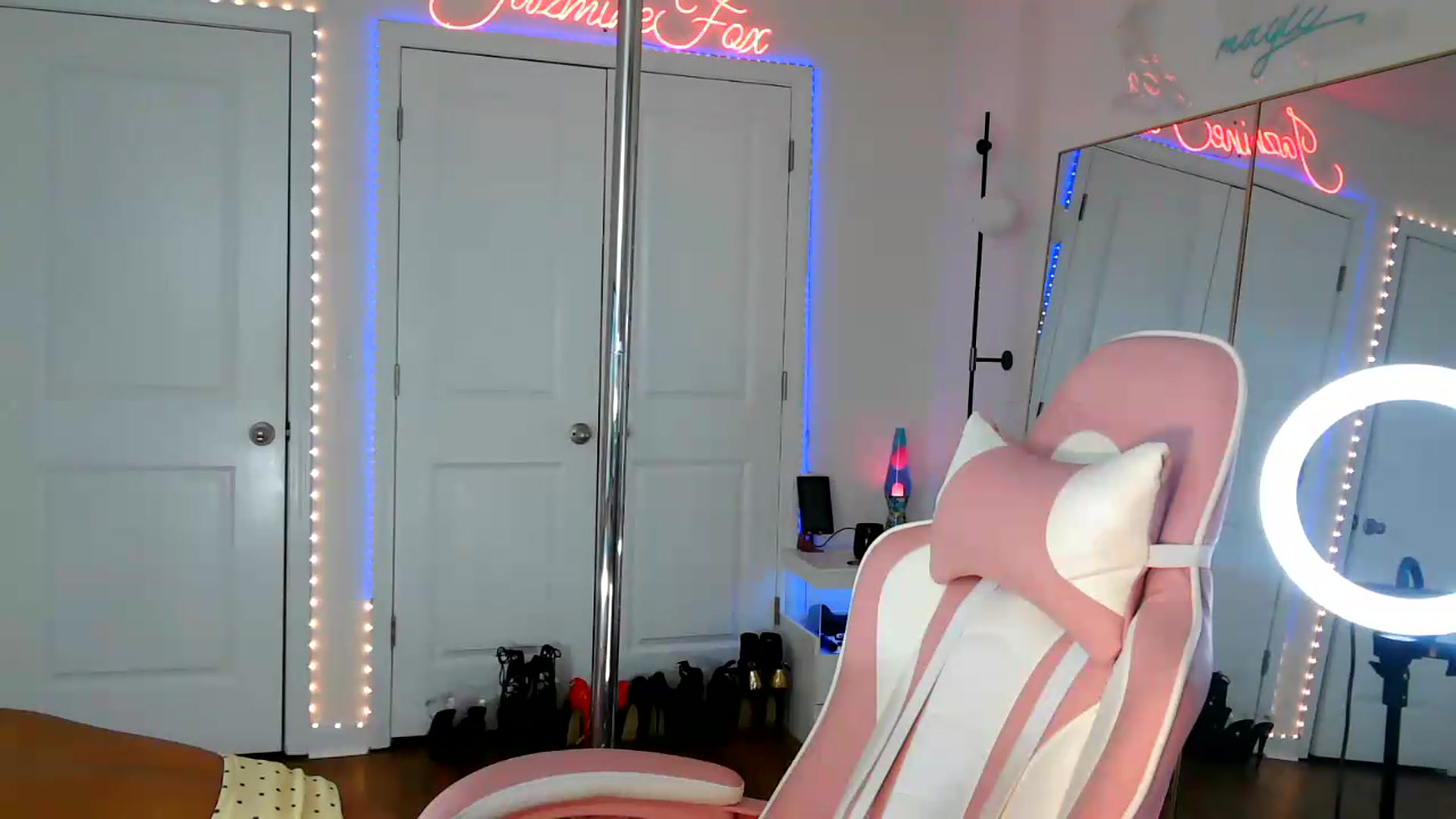 Gallery image thumbnail from Jazminefox's myfreecams stream on, 09/08/2026, 19:26 image 6 of 20