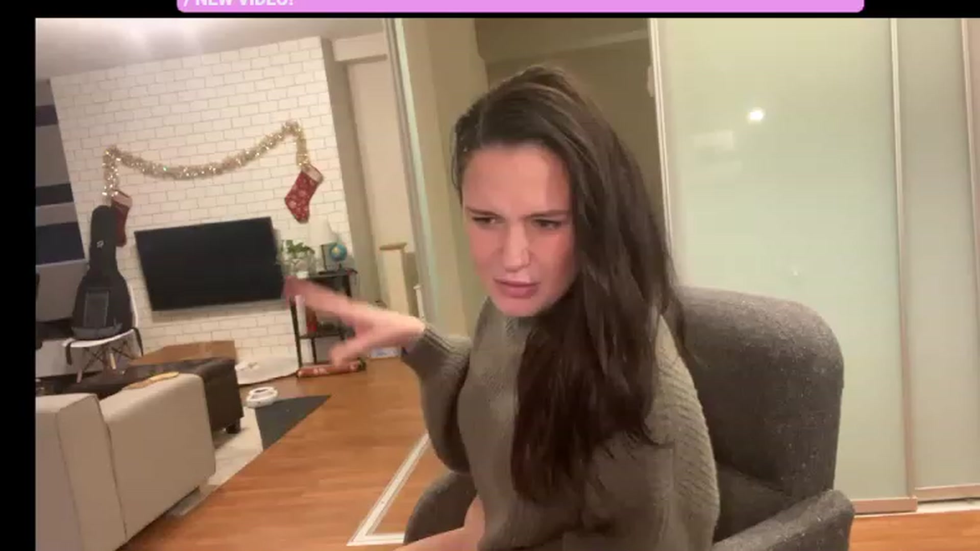 Gallery image thumbnail from JazzminBelle's myfreecams stream on, 11/28/2022, 20:43 image 2 of 20