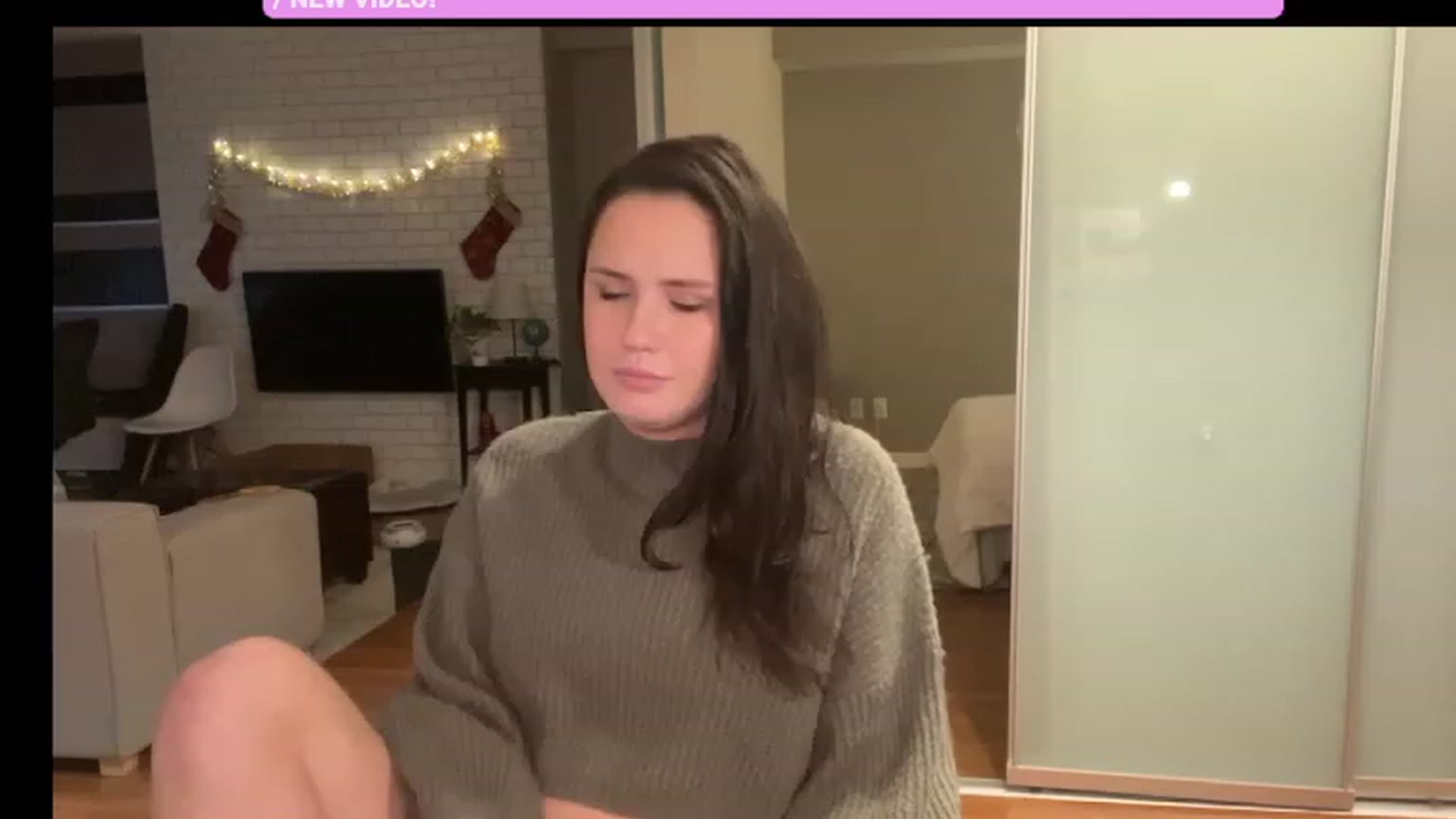 Gallery image thumbnail from JazzminBelle's myfreecams stream on, 11/28/2022, 20:43 image 20 of 20