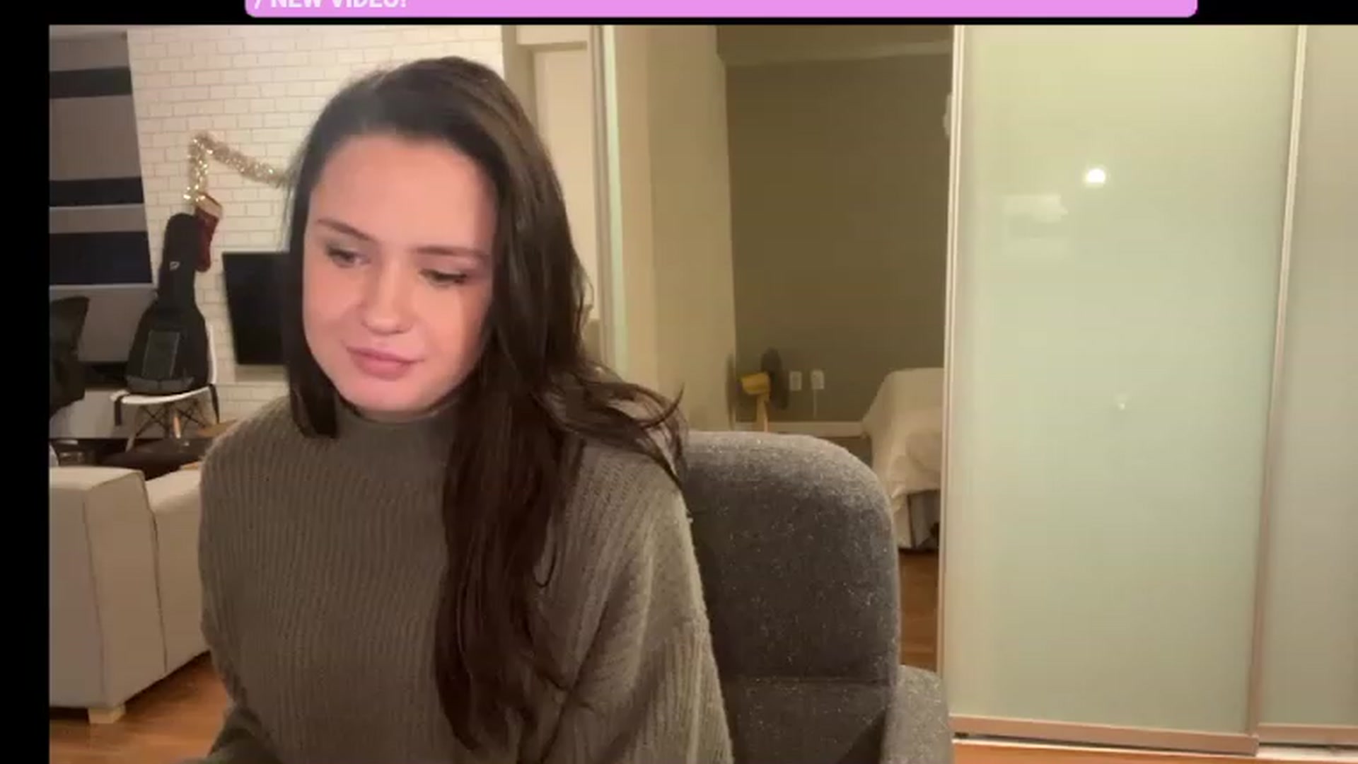 Gallery image thumbnail from JazzminBelle's myfreecams stream on, 11/28/2022, 20:43 image 6 of 20