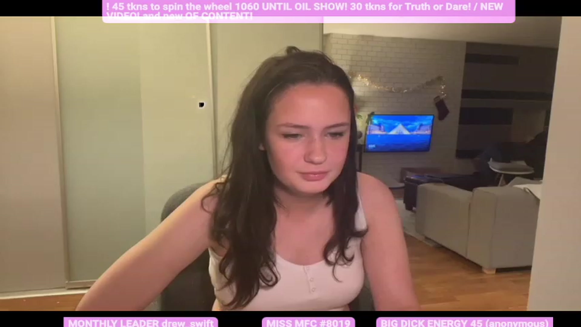 Gallery image thumbnail from JazzminBelle's myfreecams stream on, 12/20/2022, 03:25 image 12 of 20