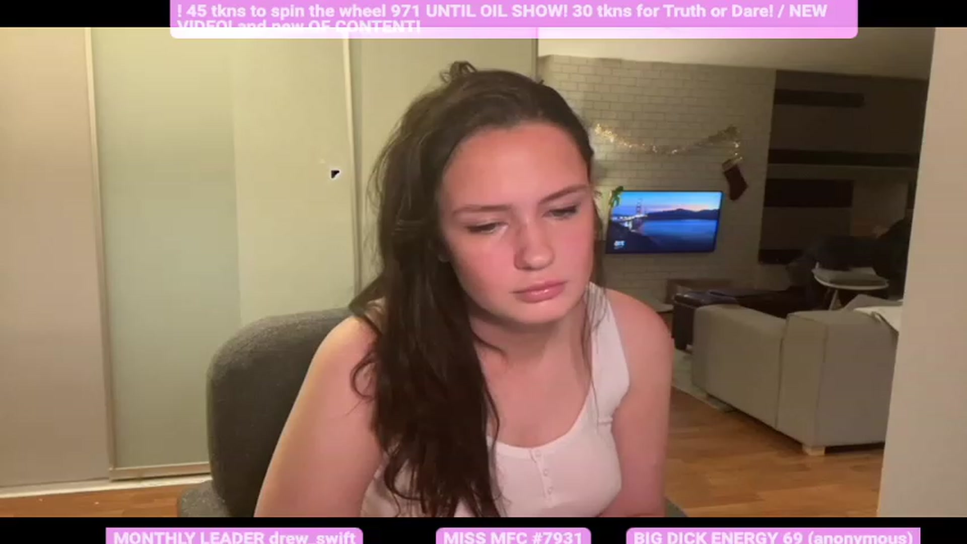 Gallery image thumbnail from JazzminBelle's myfreecams stream on, 12/20/2022, 03:25 image 17 of 20