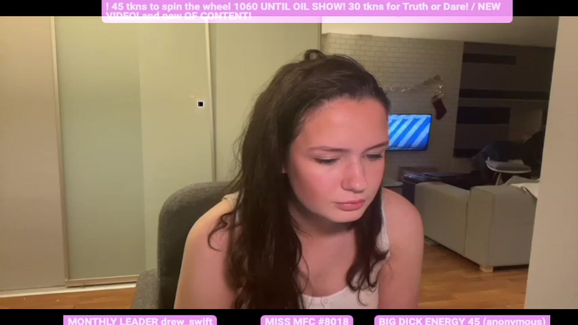 Gallery image thumbnail from JazzminBelle's myfreecams stream on, 12/20/2022, 03:25 image 13 of 20