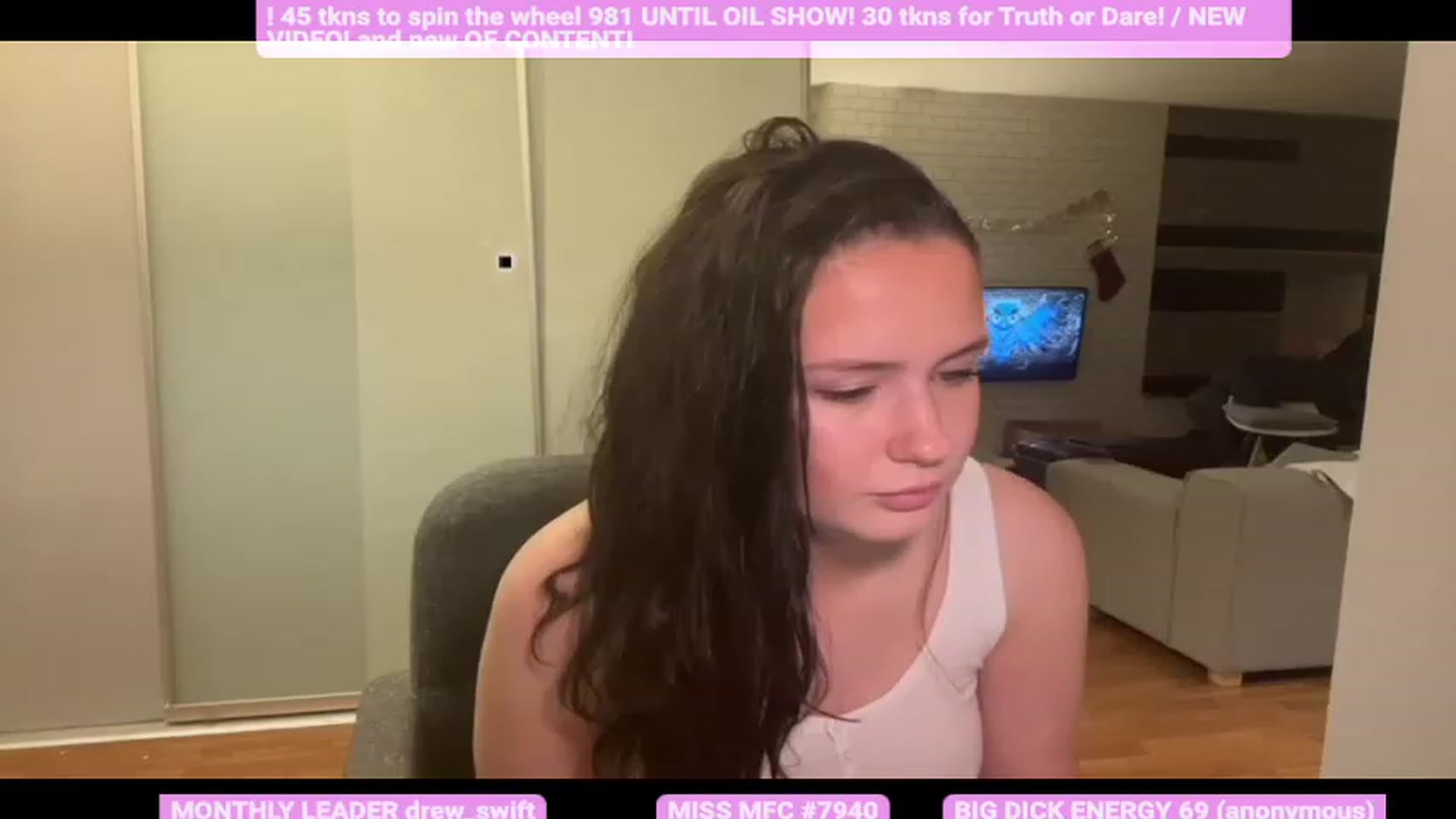 Gallery image thumbnail from JazzminBelle's myfreecams stream on, 12/20/2022, 03:25 image 15 of 20