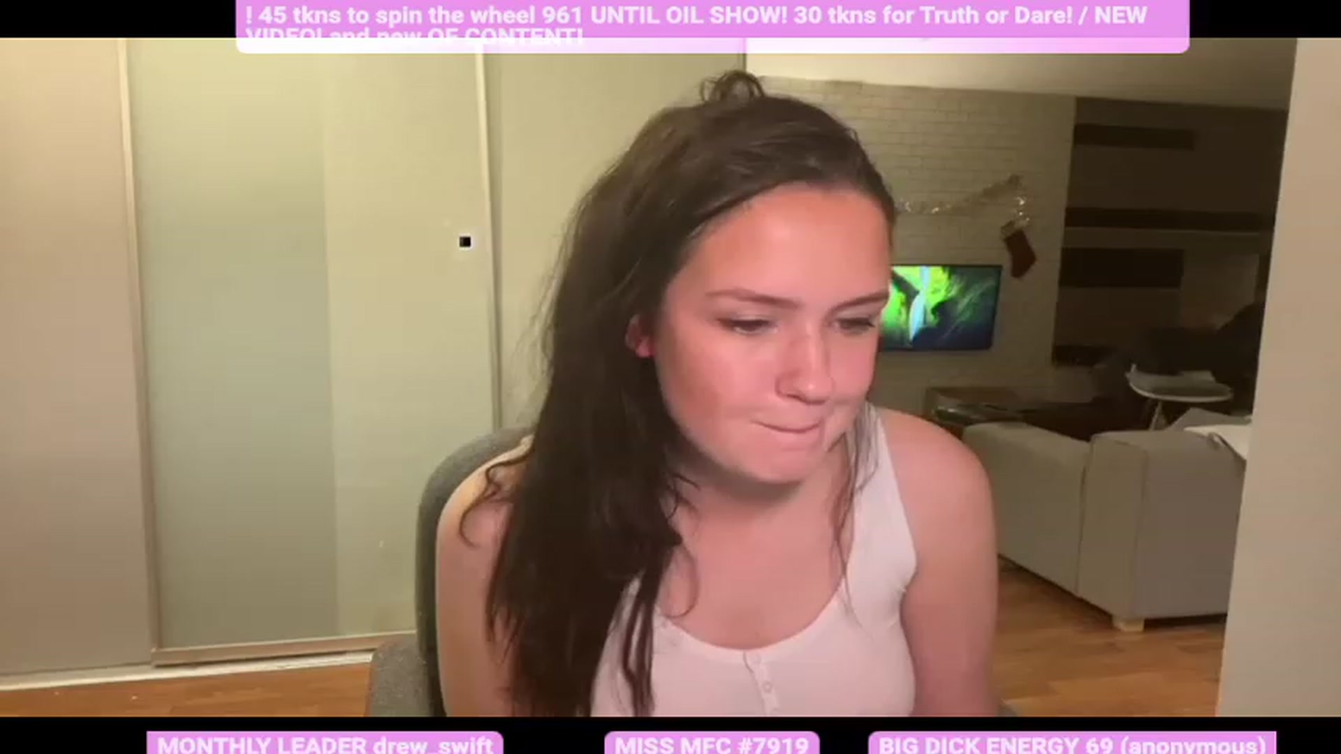 Gallery image thumbnail from JazzminBelle's myfreecams stream on, 12/20/2022, 03:25 image 19 of 20