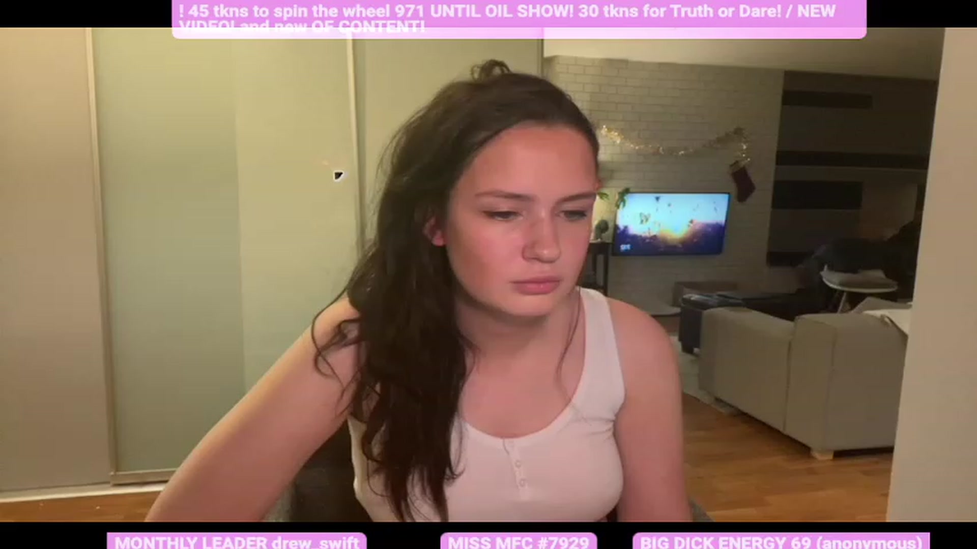 Gallery image thumbnail from JazzminBelle's myfreecams stream on, 12/20/2022, 03:25 image 16 of 20