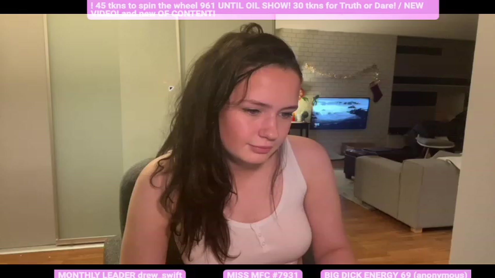 Gallery image thumbnail from JazzminBelle's myfreecams stream on, 12/20/2022, 03:25 image 18 of 20