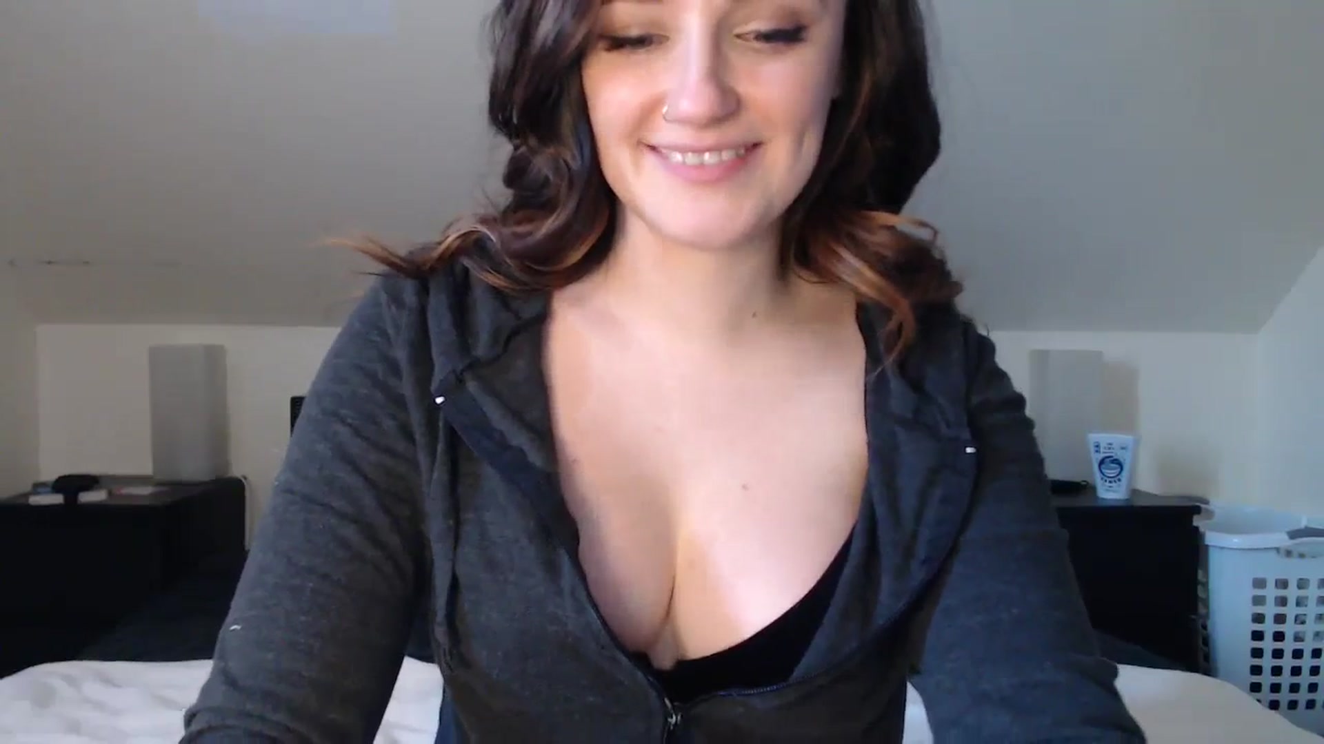 Gallery image thumbnail from JazzyBabe's myfreecams stream on, 02/27/2024, 20:00 image 19 of 20