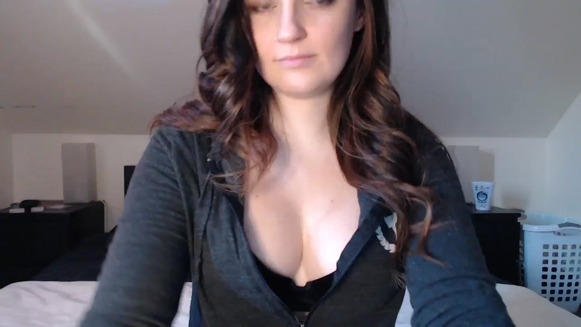 Gallery image thumbnail from JazzyBabe's myfreecams stream on, 02/27/2024, 21:38 image 1 of 20