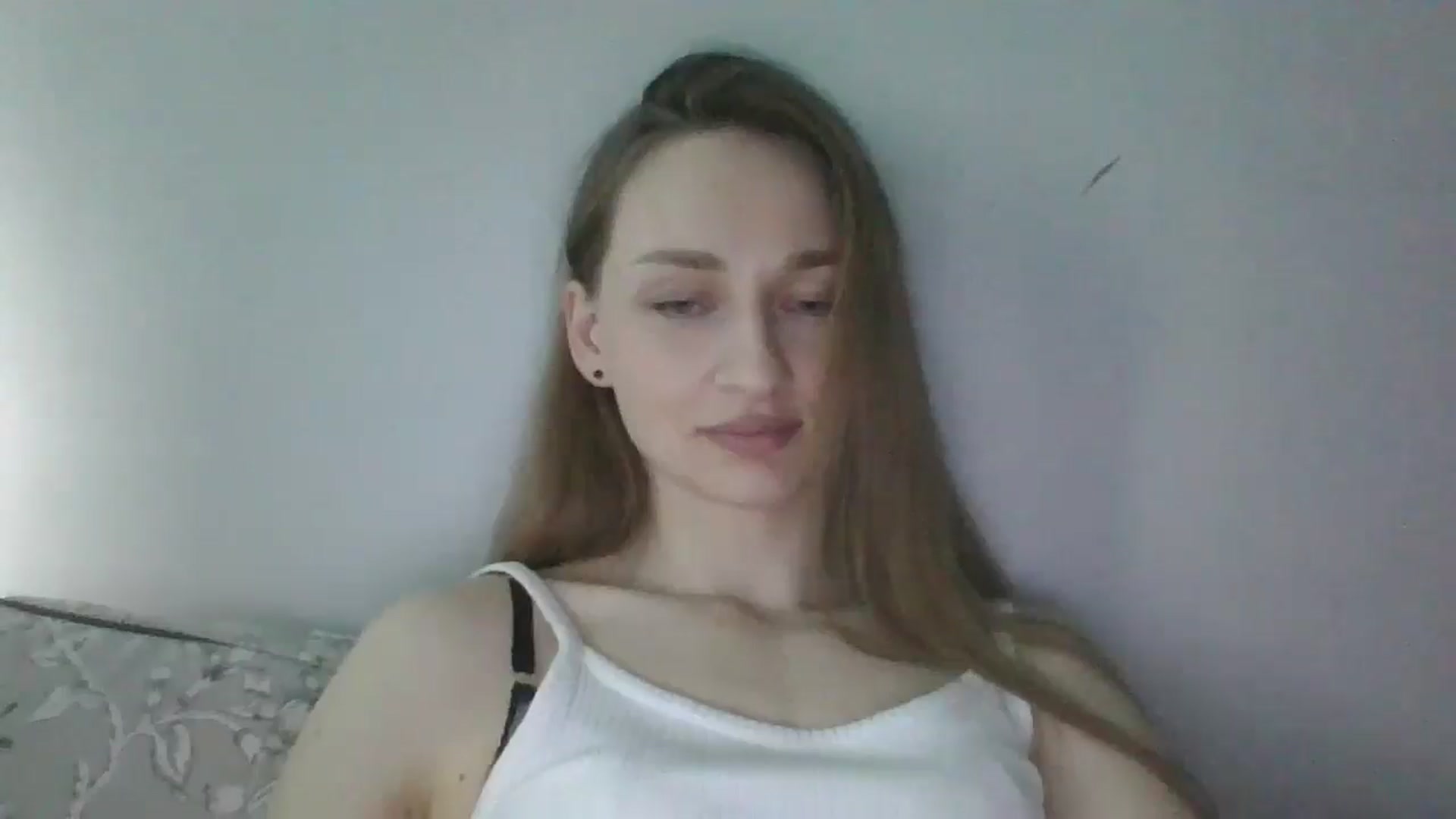 Gallery image thumbnail from JazzyBloo's myfreecams stream on, 04/15/2026, 13:21 image 15 of 20