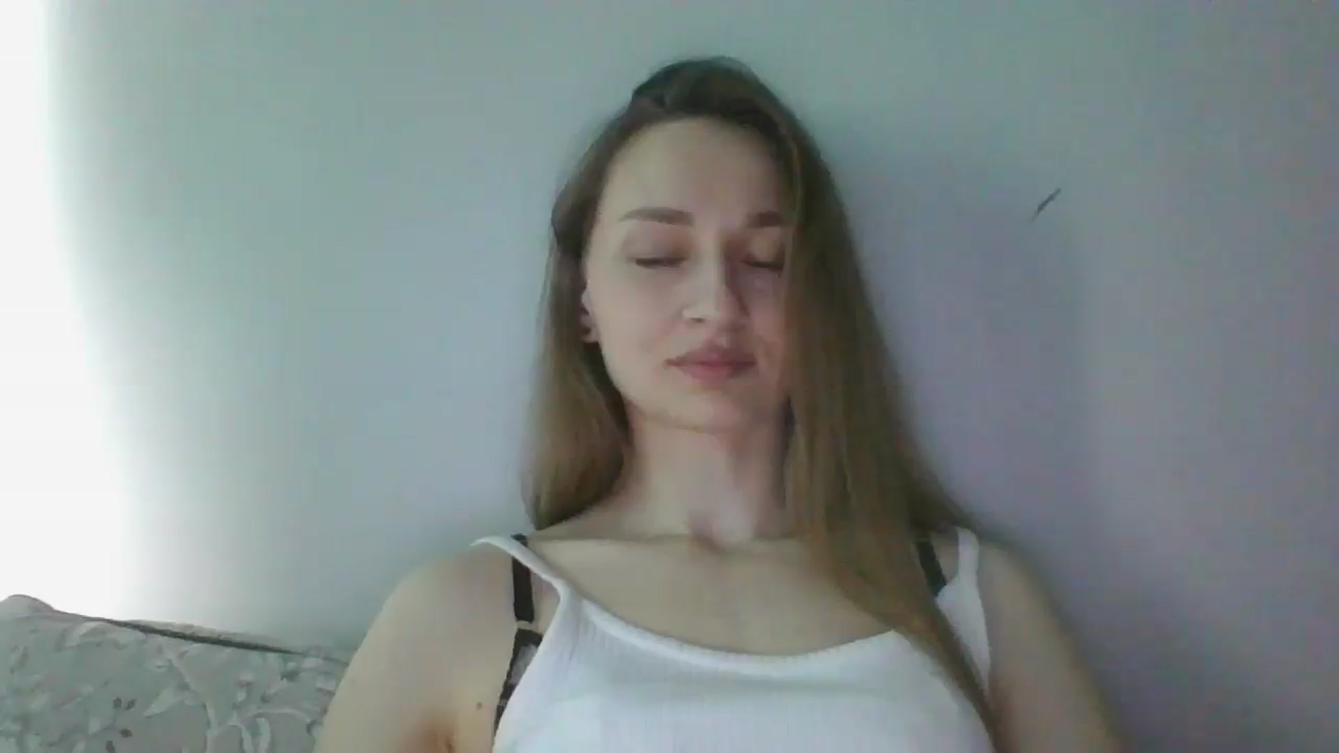 Gallery image thumbnail from JazzyBloo's myfreecams stream on, 04/15/2026, 13:21 image 13 of 20