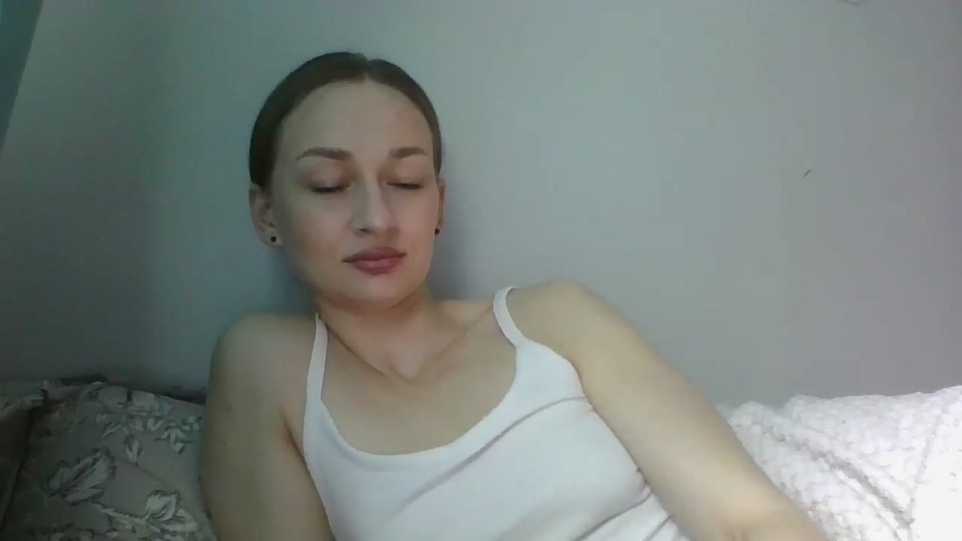Gallery image thumbnail from JazzyBloo's myfreecams stream on, 04/21/2026, 12:24 image 14 of 20
