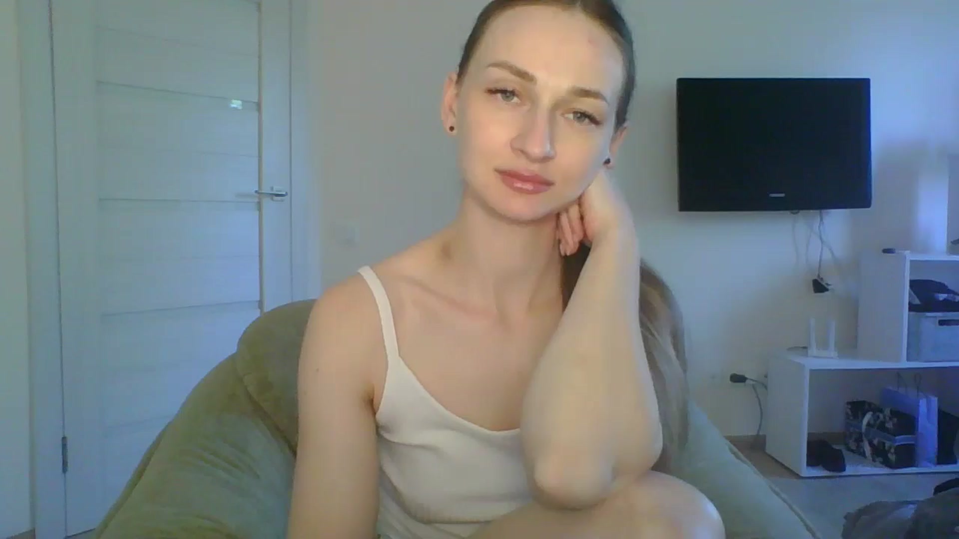 Gallery image thumbnail from JazzyBloo's myfreecams stream on, 05/02/2026, 12:19 image 15 of 20