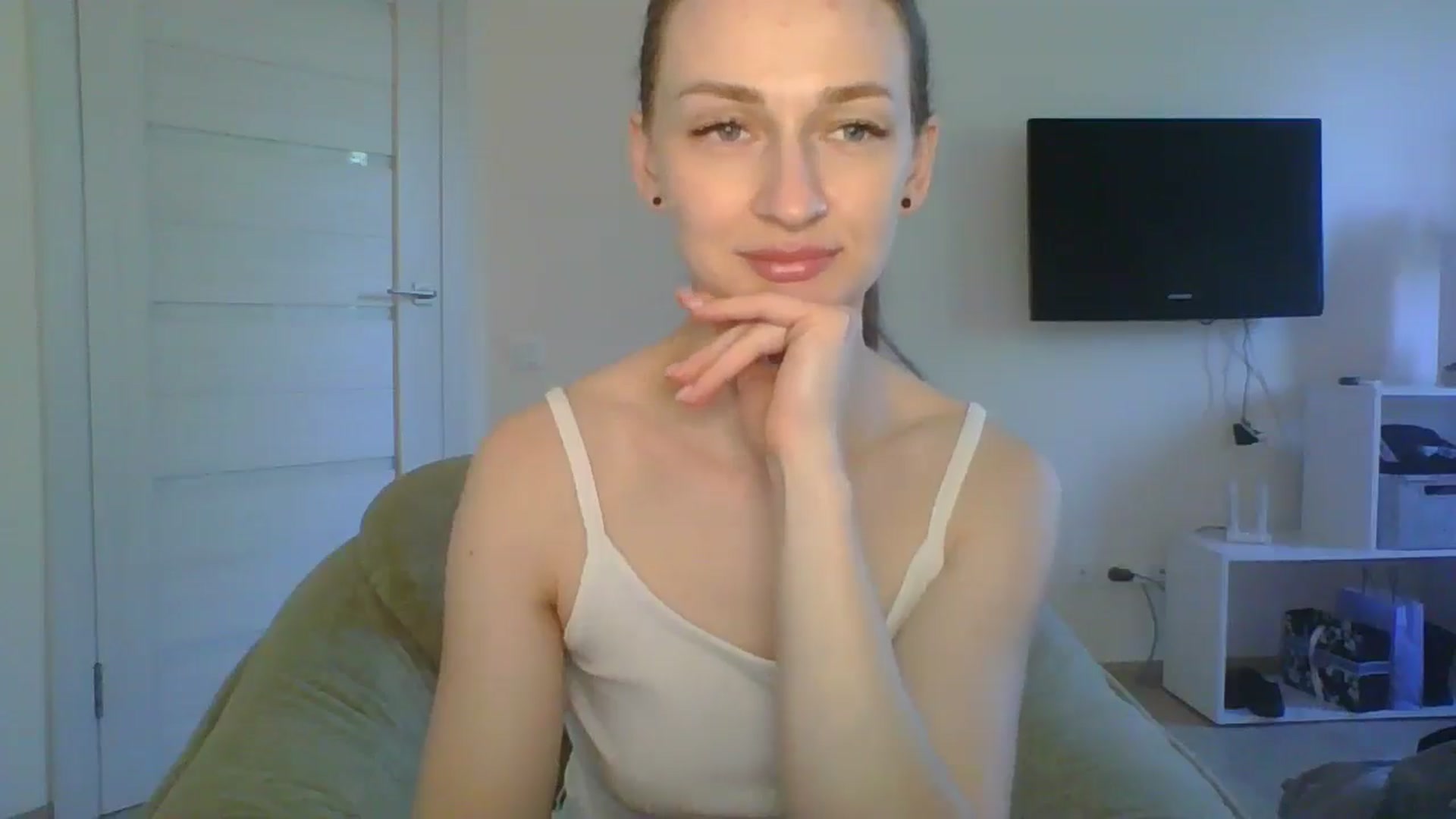 Gallery image thumbnail from JazzyBloo's myfreecams stream on, 05/02/2026, 12:19 image 18 of 20