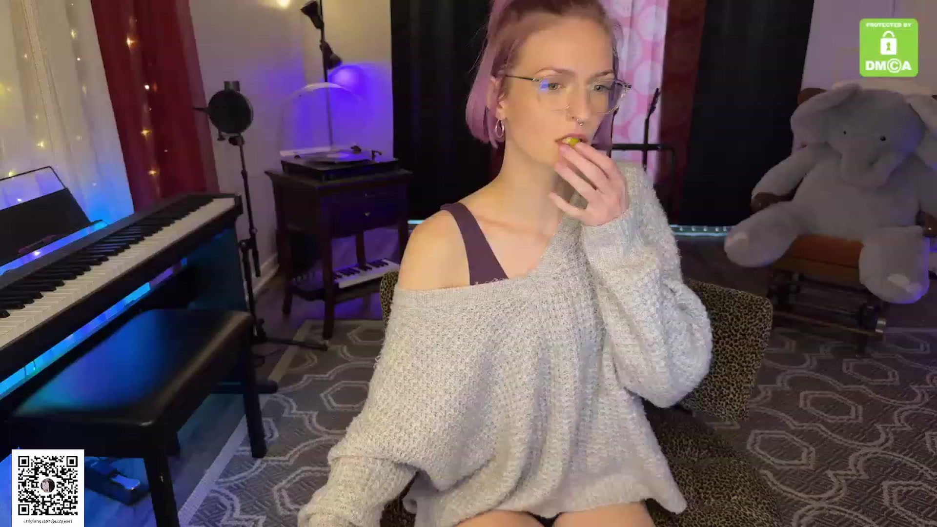 Gallery image thumbnail from Jazzyjean's myfreecams stream on, 02/11/2024, 18:40 image 6 of 20