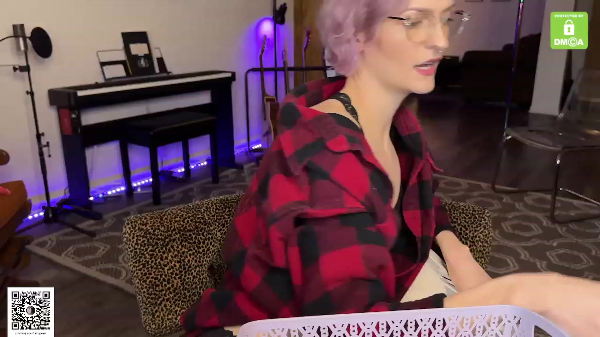 Gallery image thumbnail from Jazzyjean's myfreecams stream on, 02/15/2024, 15:45 image 10 of 20