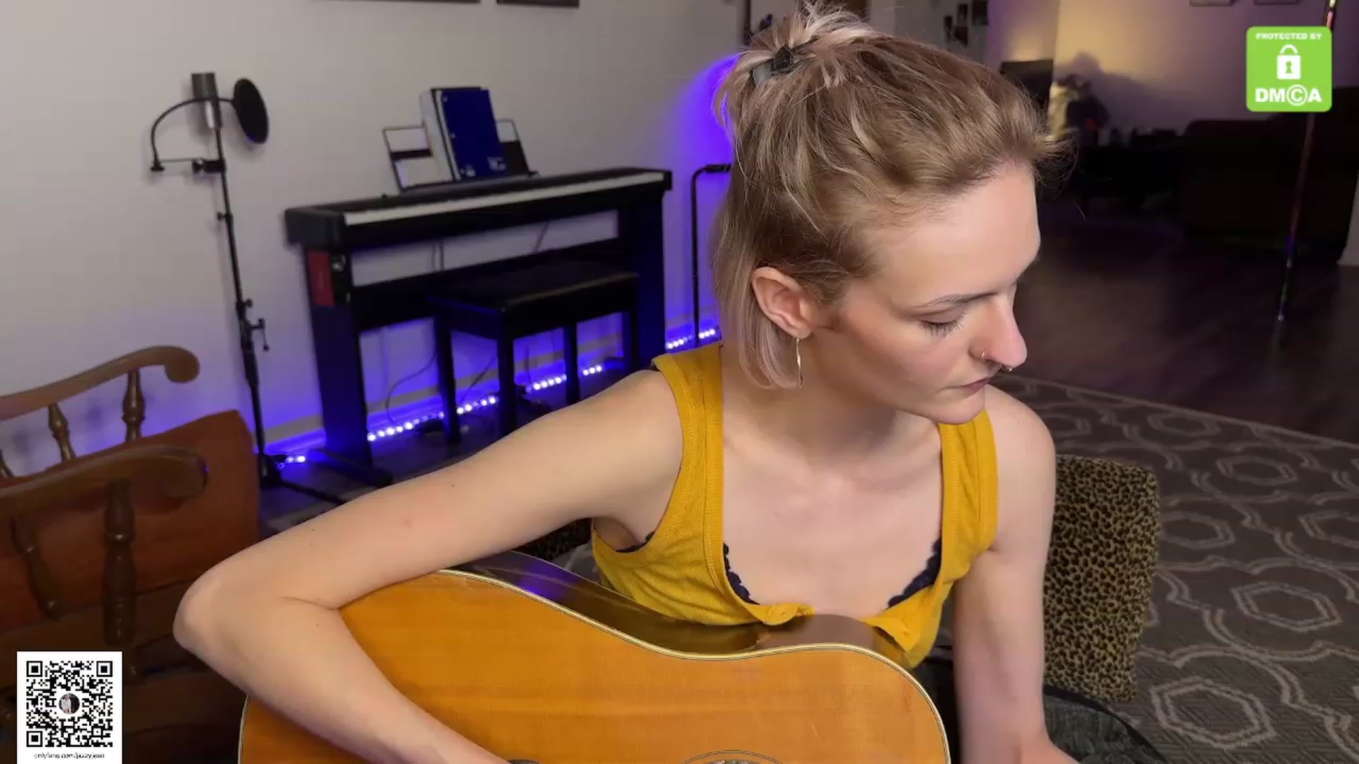 Gallery image thumbnail from Jazzyjean's myfreecams stream on, 03/15/2024, 07:44 image 6 of 20