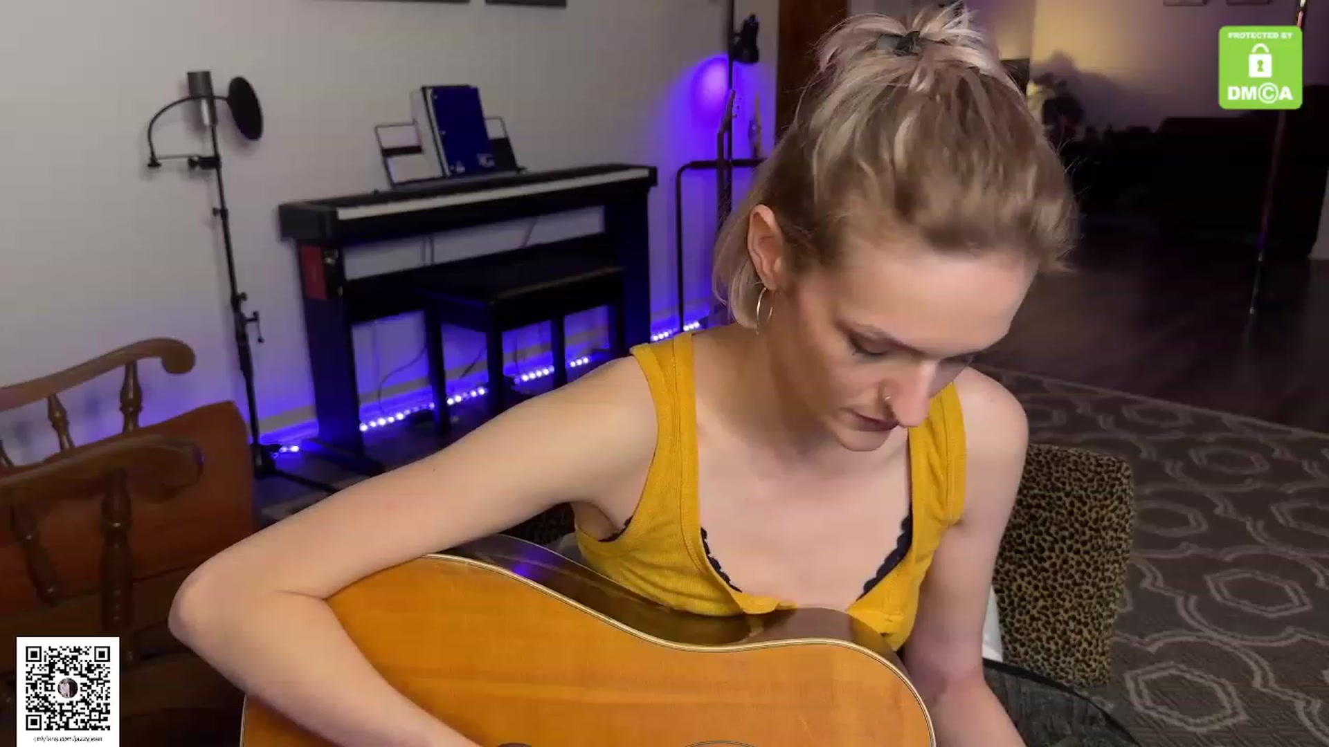 Gallery image thumbnail from Jazzyjean's myfreecams stream on, 03/15/2024, 07:44 image 9 of 20