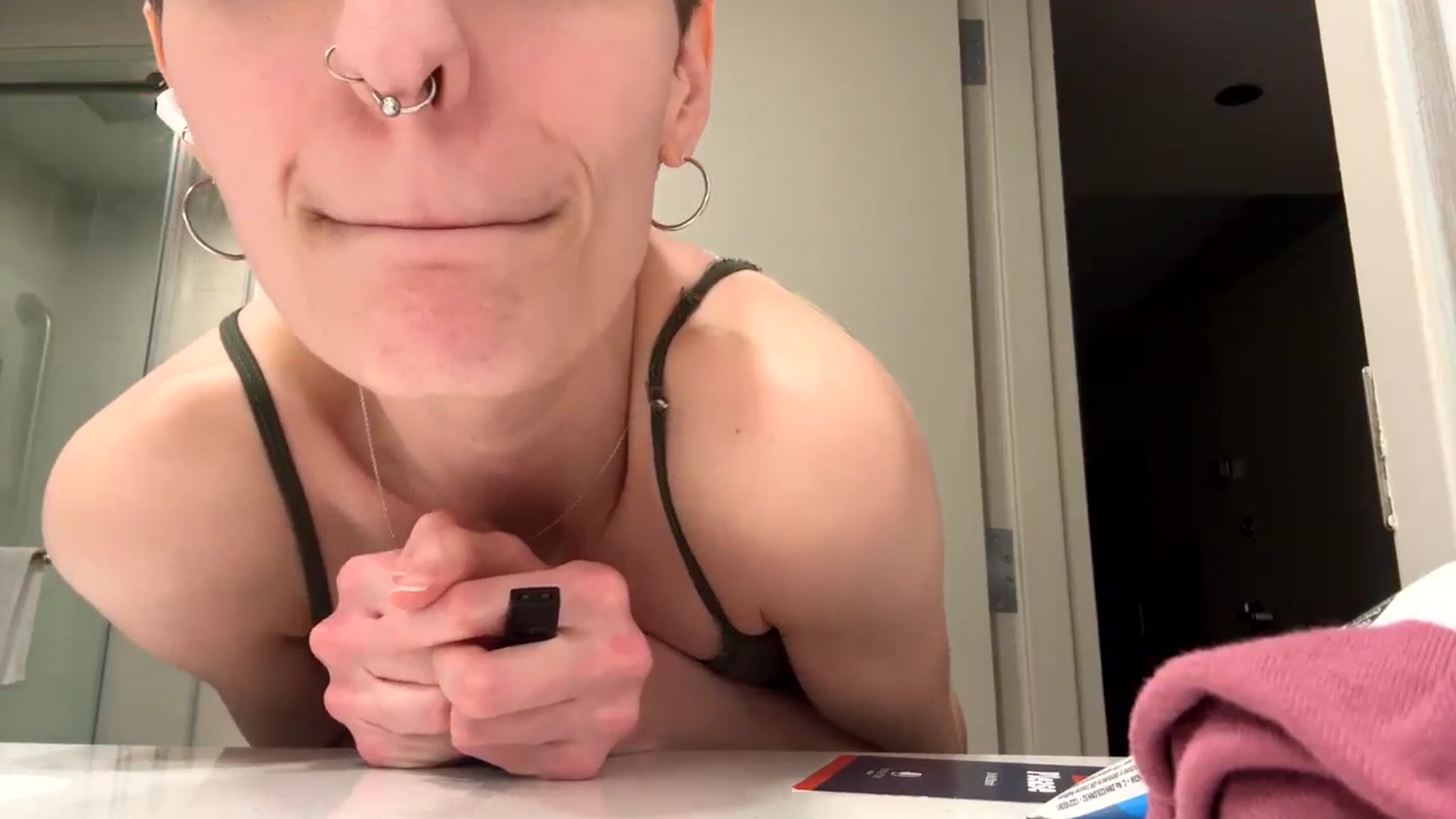 Gallery image thumbnail from Jazzyjean's myfreecams stream on, 05/17/2024, 08:03 image 17 of 20