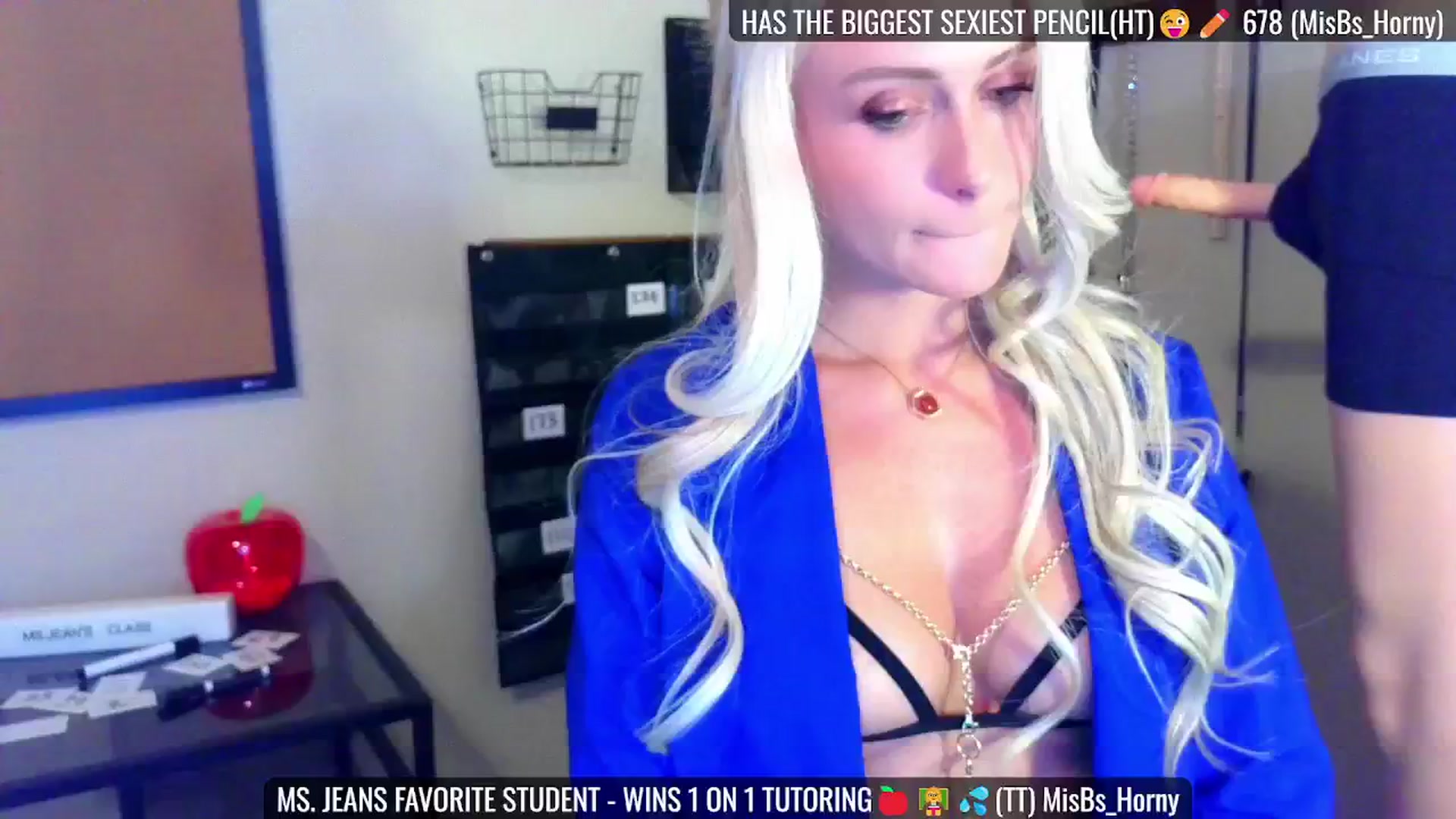 Gallery image thumbnail from JeansOnFire_'s myfreecams stream on, 08/10/2024, 15:46 image 17 of 20