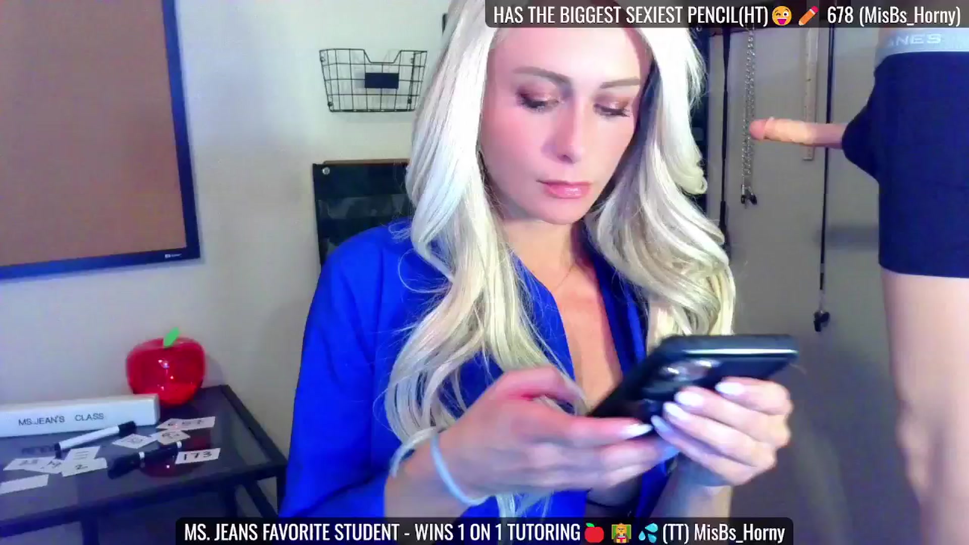 Gallery image thumbnail from JeansOnFire_'s myfreecams stream on, 08/10/2024, 16:19 image 19 of 20