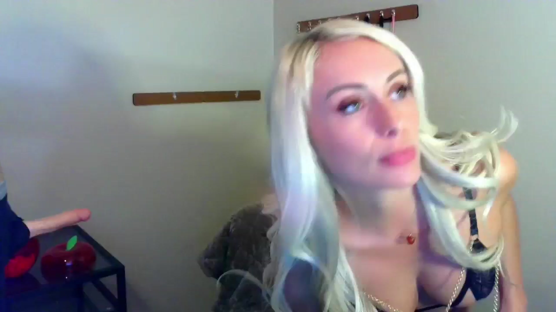 Gallery image thumbnail from JeansOnFire_'s myfreecams stream on, 08/10/2024, 22:52 image 4 of 20