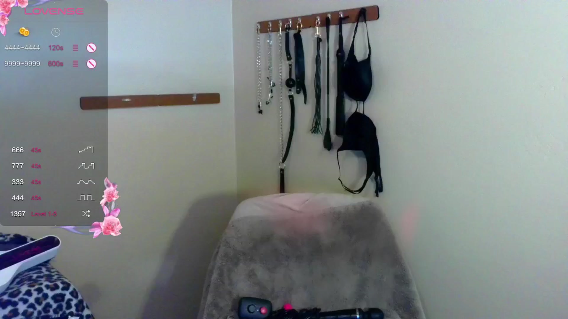 Gallery image thumbnail from JeansOnFire_'s myfreecams stream on, 08/11/2024, 24:02 image 15 of 20