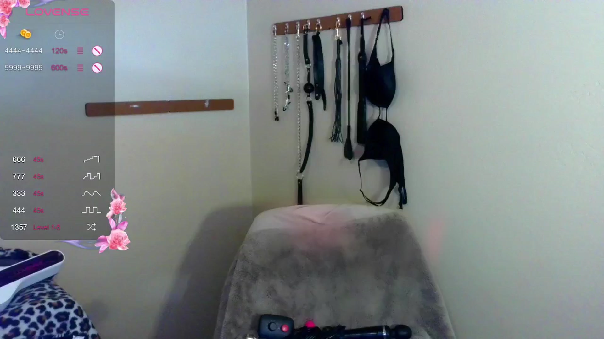 Gallery image thumbnail from JeansOnFire_'s myfreecams stream on, 08/11/2024, 24:02 image 16 of 20