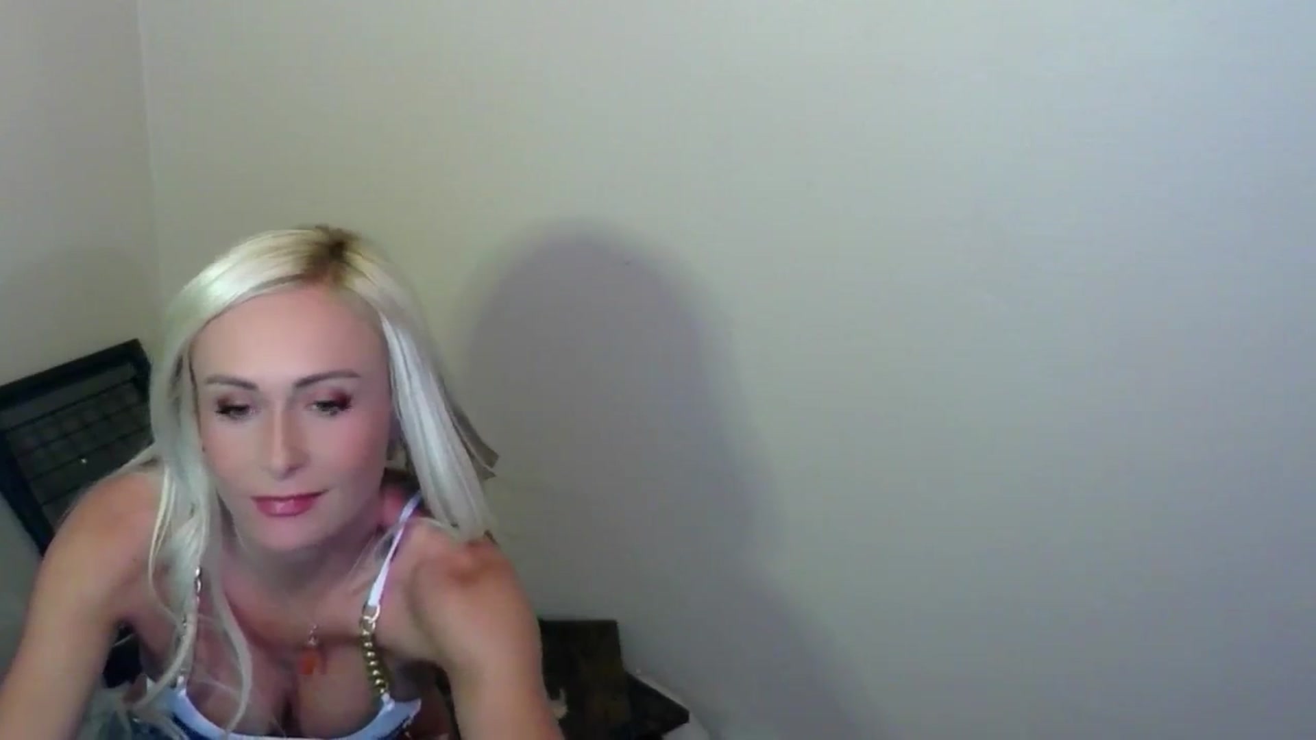 Gallery image thumbnail from JeansOnFire_'s myfreecams stream on, 09/07/2024, 19:14 image 3 of 20