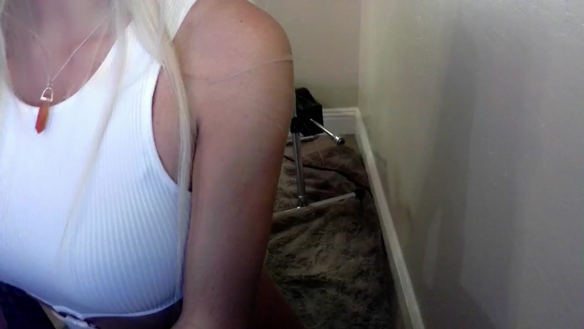 Gallery image thumbnail from JeansOnFire_'s myfreecams stream on, 09/14/2024, 19:44 image 17 of 20