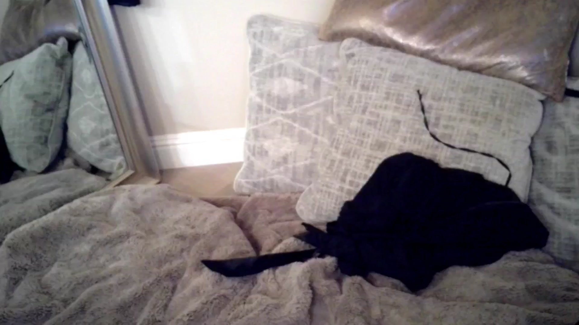 Gallery image thumbnail from JeansOnFire_'s myfreecams stream on, 09/22/2024, 03:12 image 3 of 20