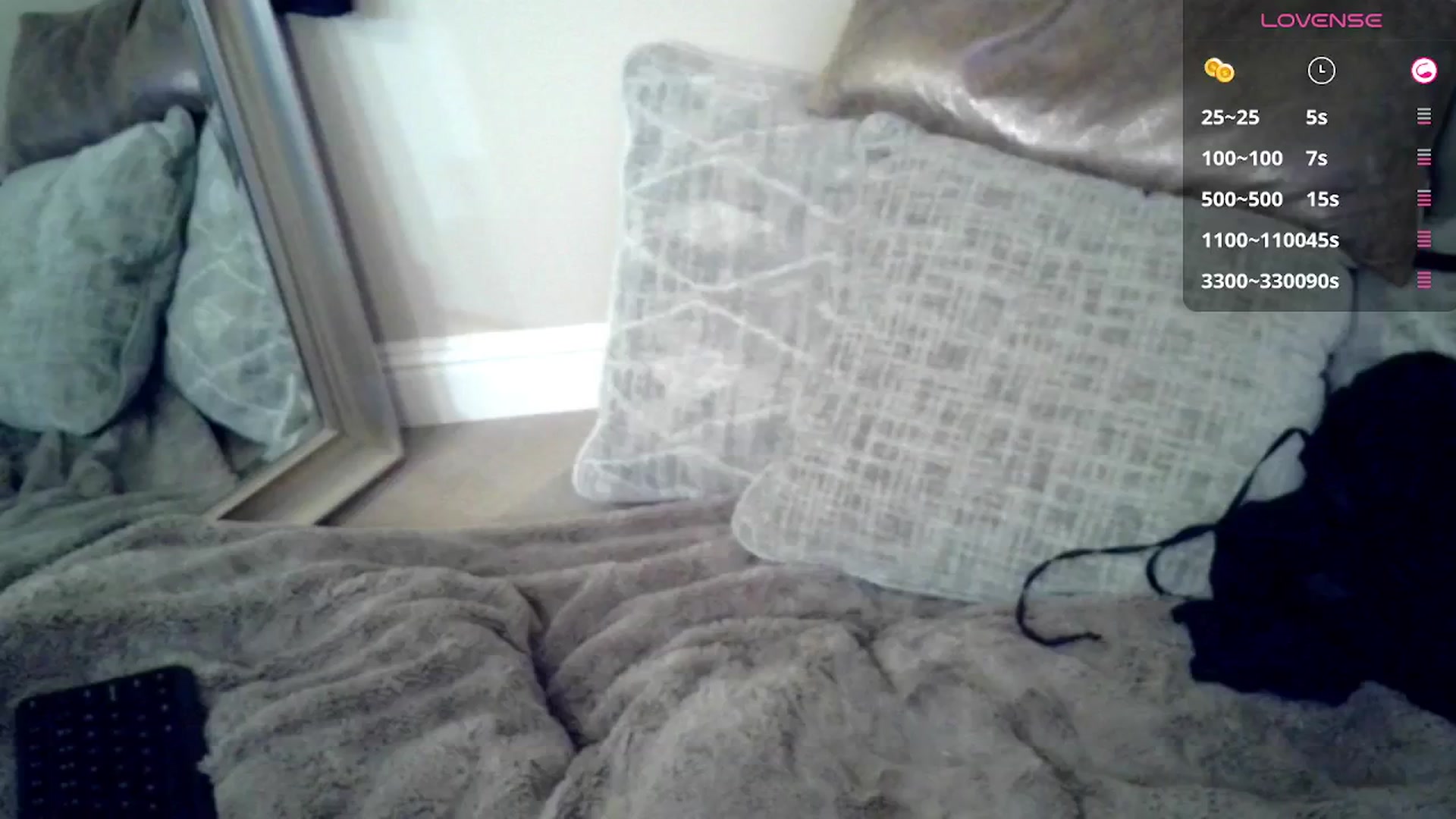Gallery image thumbnail from JeansOnFire_'s myfreecams stream on, 09/22/2024, 03:12 image 15 of 20