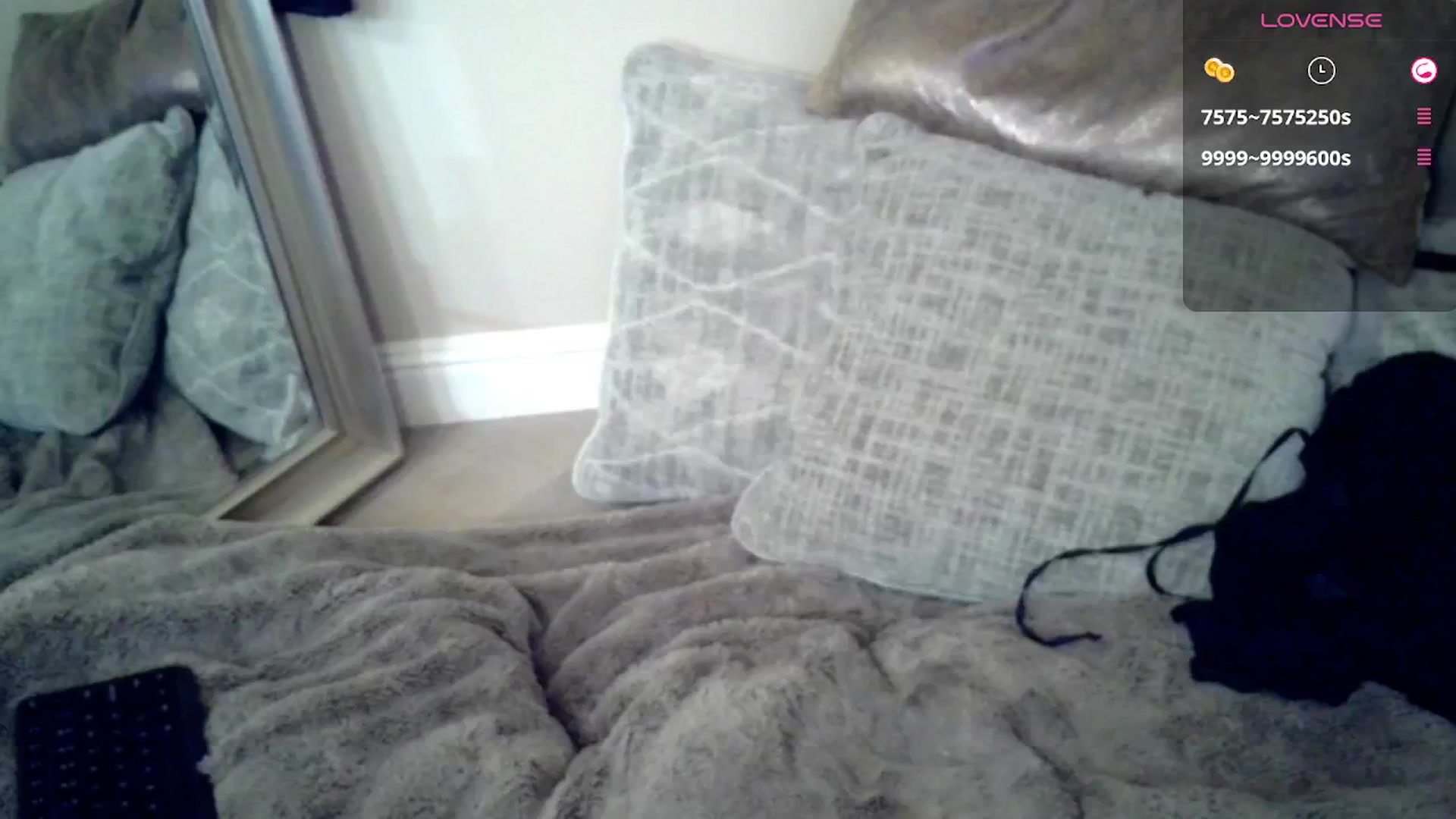 Gallery image thumbnail from JeansOnFire_'s myfreecams stream on, 09/22/2024, 03:12 image 12 of 20