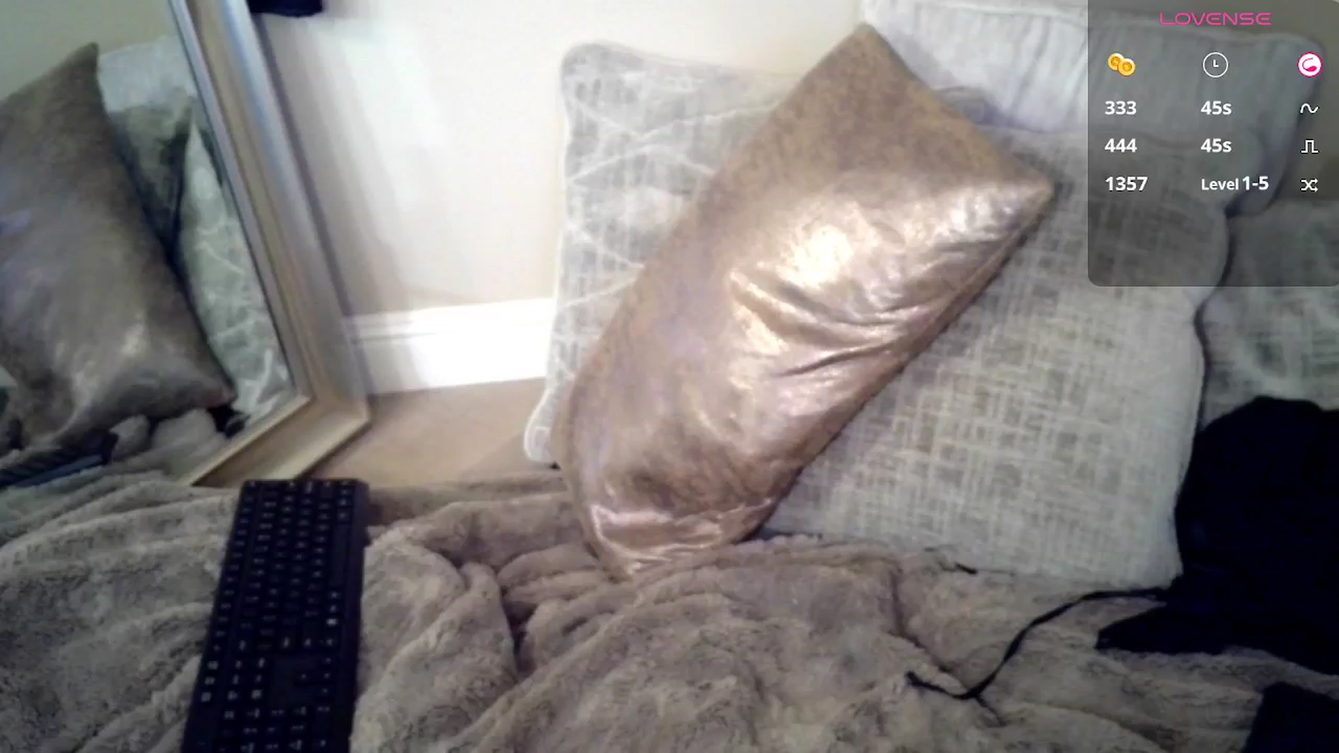 Gallery image thumbnail from JeansOnFire_'s myfreecams stream on, 09/22/2024, 04:47 image 10 of 20