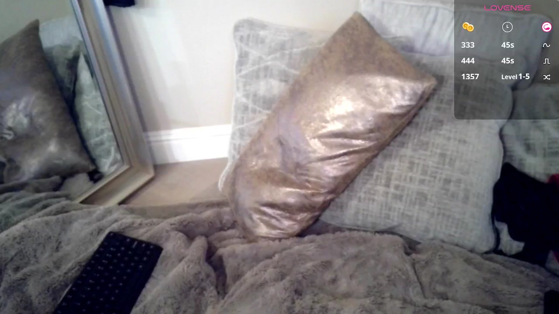 Gallery image thumbnail from JeansOnFire_'s myfreecams stream on, 09/22/2024, 04:47 image 18 of 20