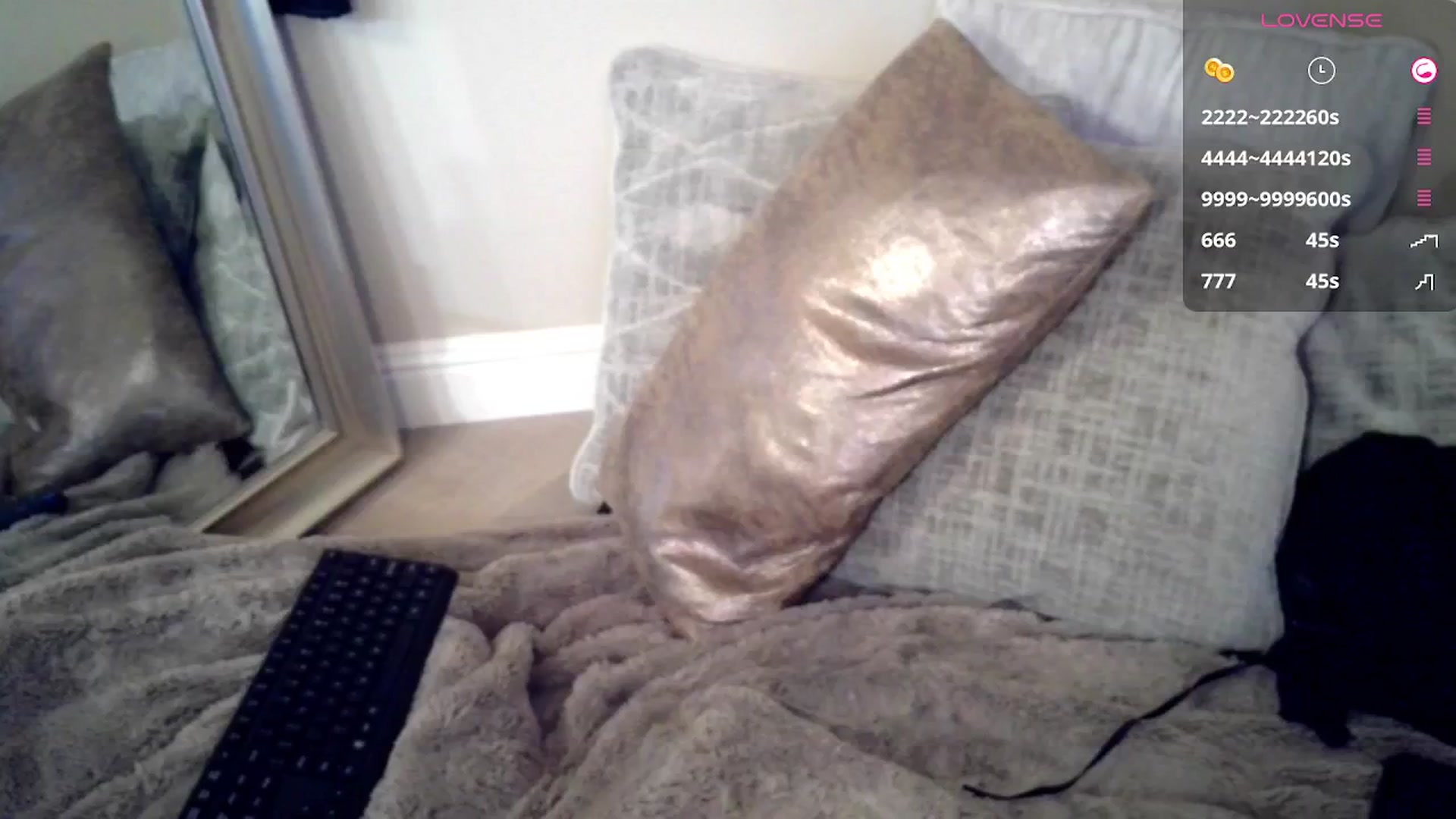 Gallery image thumbnail from JeansOnFire_'s myfreecams stream on, 09/22/2024, 04:47 image 6 of 20