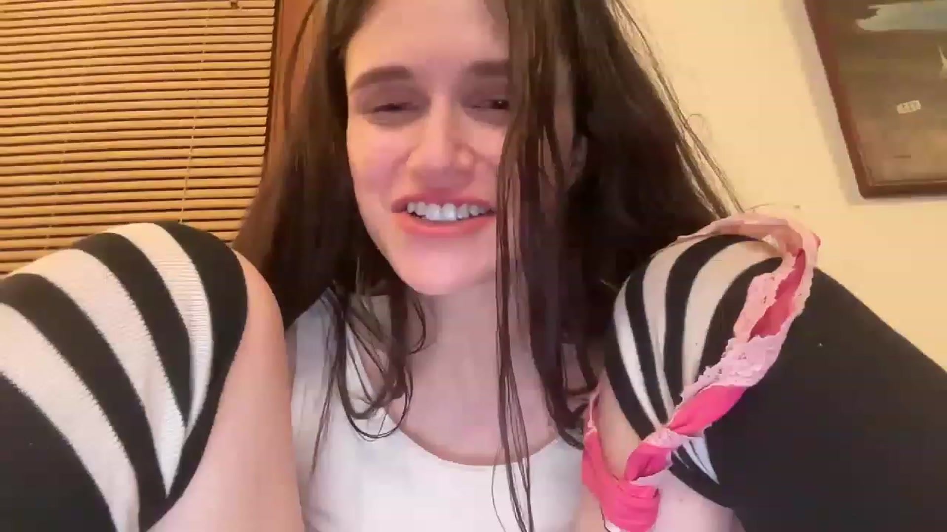 Gallery image thumbnail from JediDropout's myfreecams stream on, 12/11/2022, 13:10 image 1 of 20