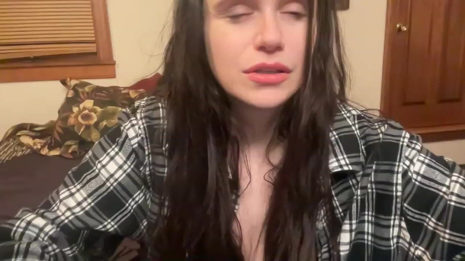 Gallery image thumbnail from JediDropout's myfreecams stream on, 01/03/2023, 06:32 image 19 of 20